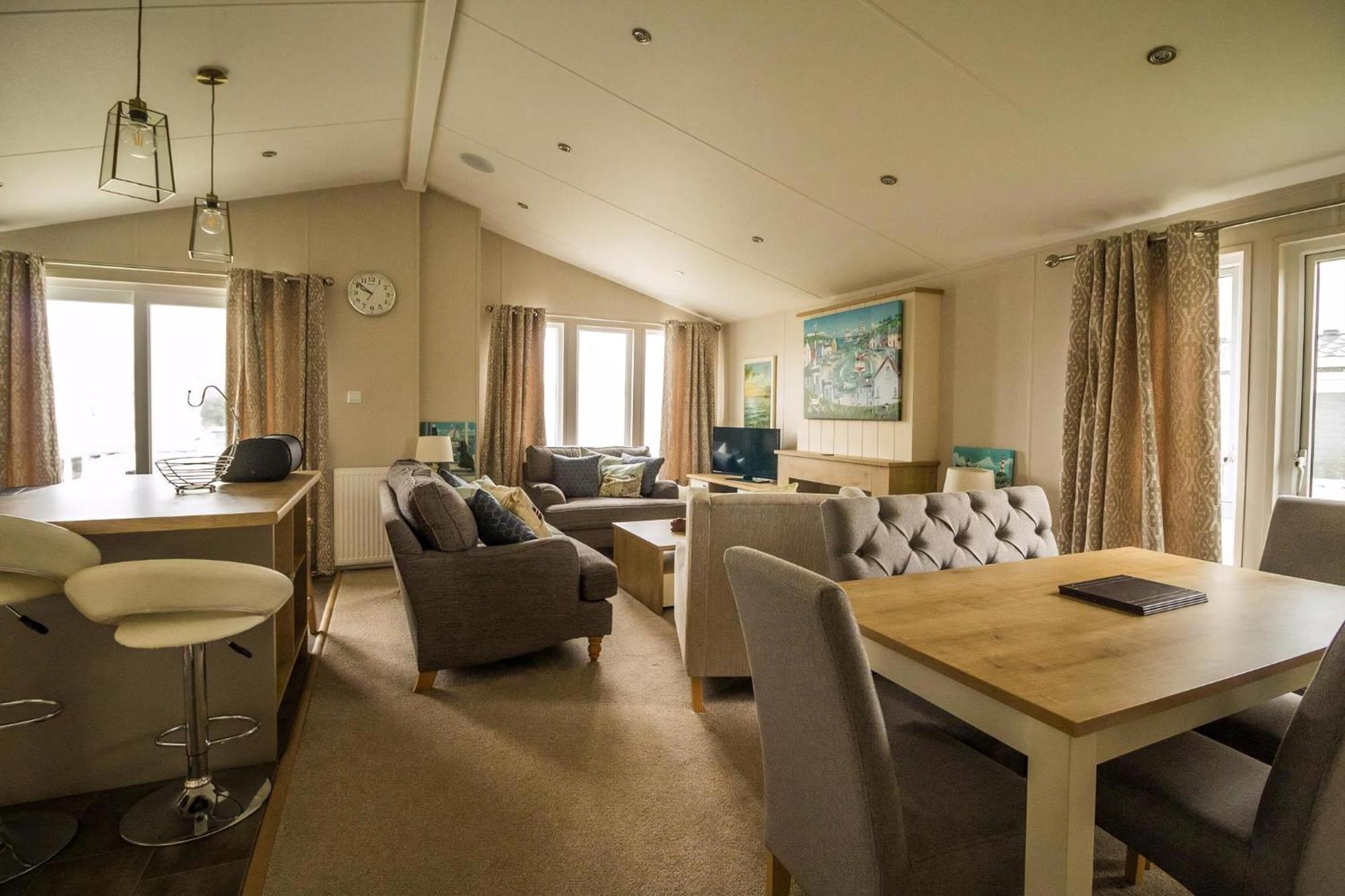 Luxury Lodge With Decking In Hunstanton At Manor Park Ref 23144K Buitenkant foto