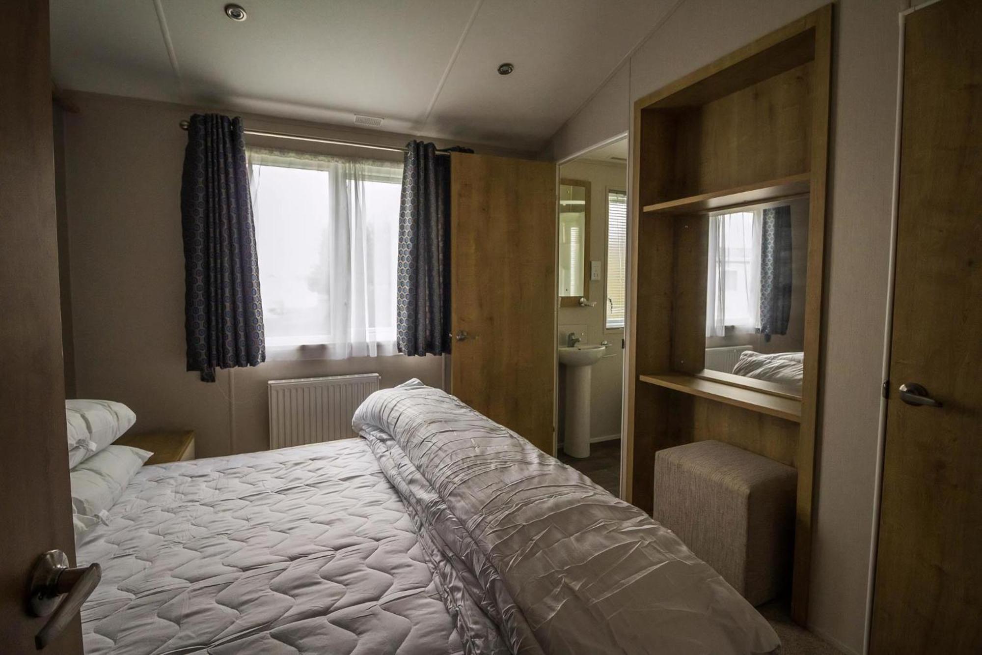 Luxury Lodge With Decking In Hunstanton At Manor Park Ref 23144K Buitenkant foto