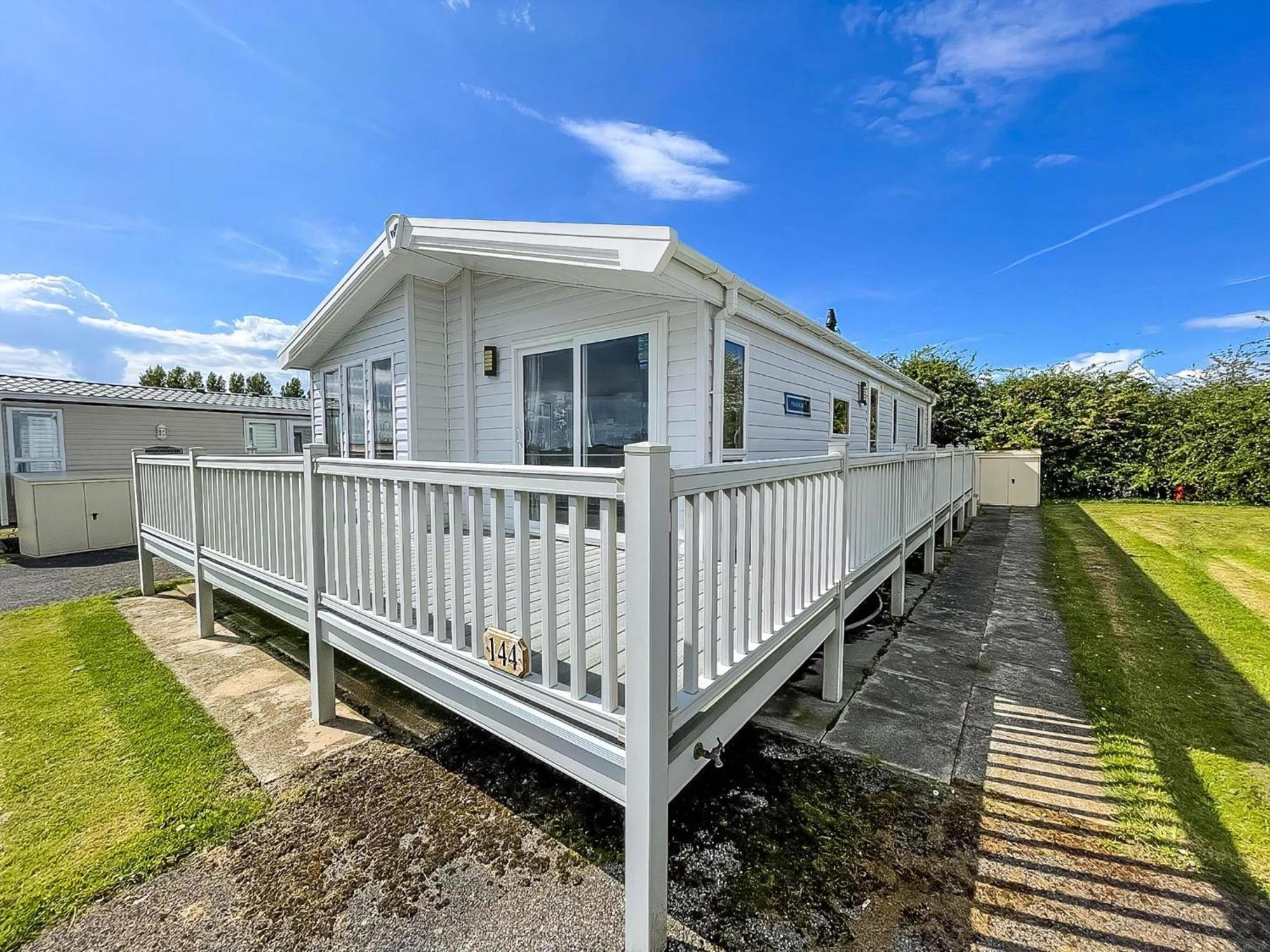 Luxury Lodge With Decking In Hunstanton At Manor Park Ref 23144K Buitenkant foto