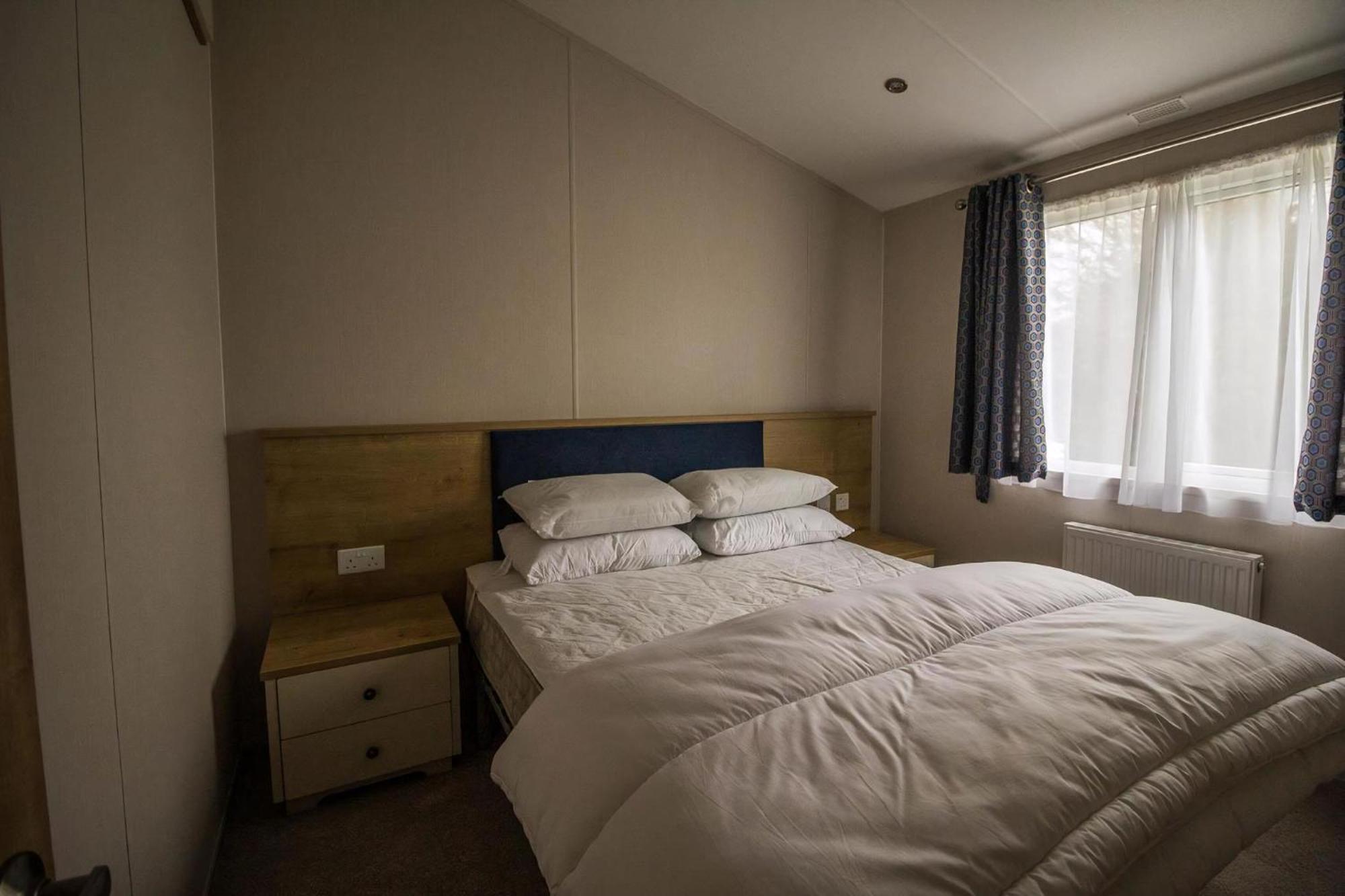 Luxury Lodge With Decking In Hunstanton At Manor Park Ref 23144K Buitenkant foto